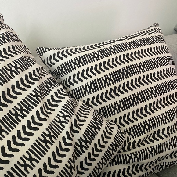 Decor Couch Pillows Set - Picture 2 of 3